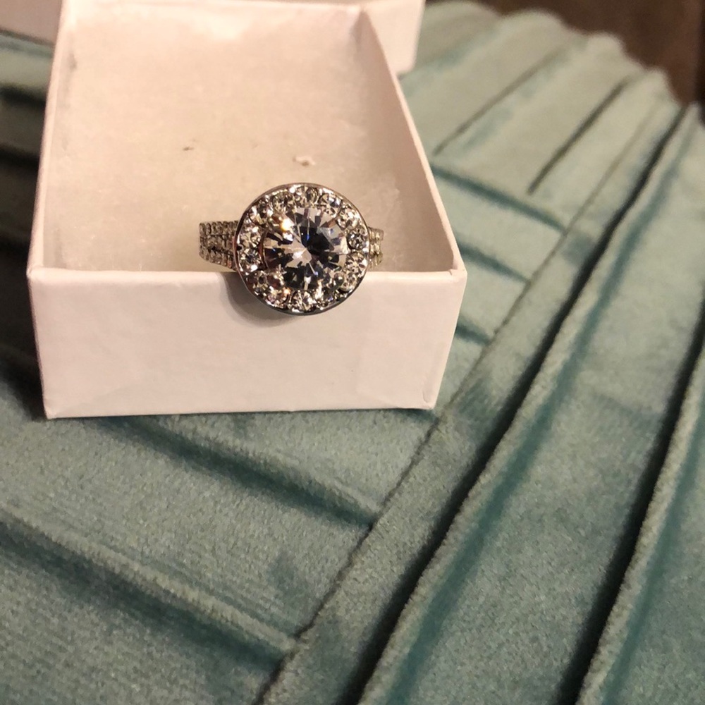 Fashion CZ Diamond cut ring